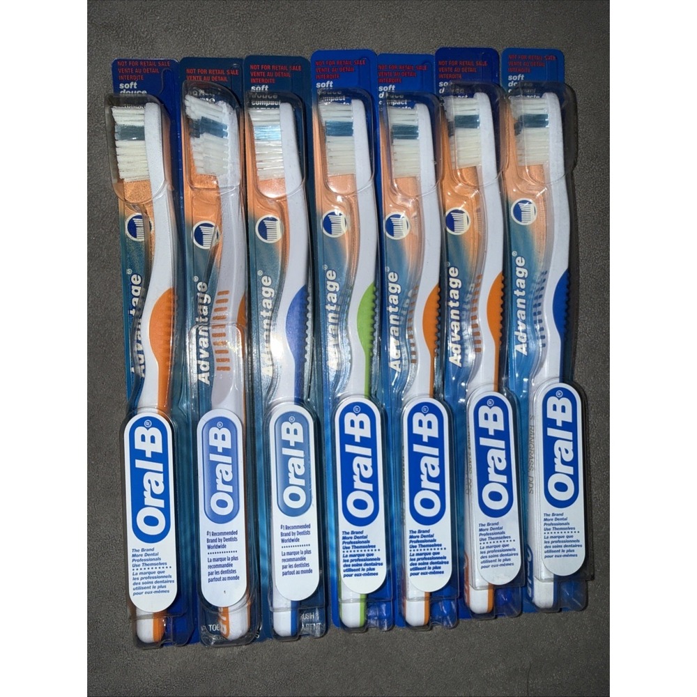 Lot of 7 Oral B Toothbrushes Advantage Soft Compact 35 Bristle 2002